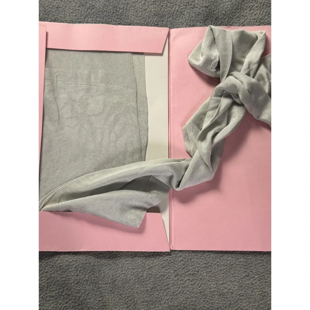 Vintage Funn Stockings 100% Silk Seamfree Made in England Gray Small NIP